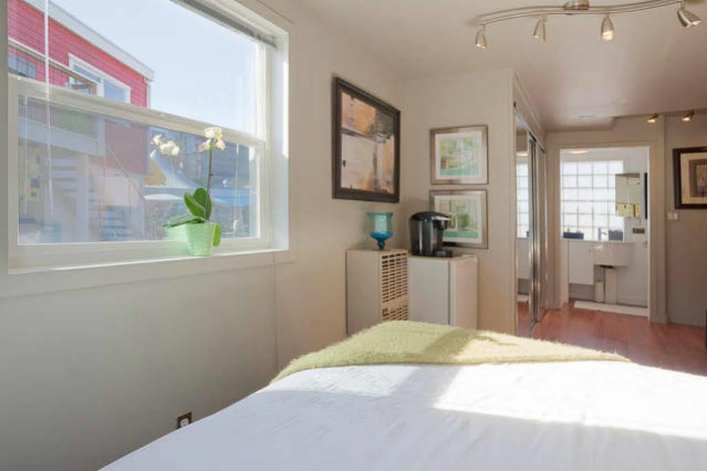 Fisherman'S Wharf Bed & Breakfast Victoria Extérieur photo